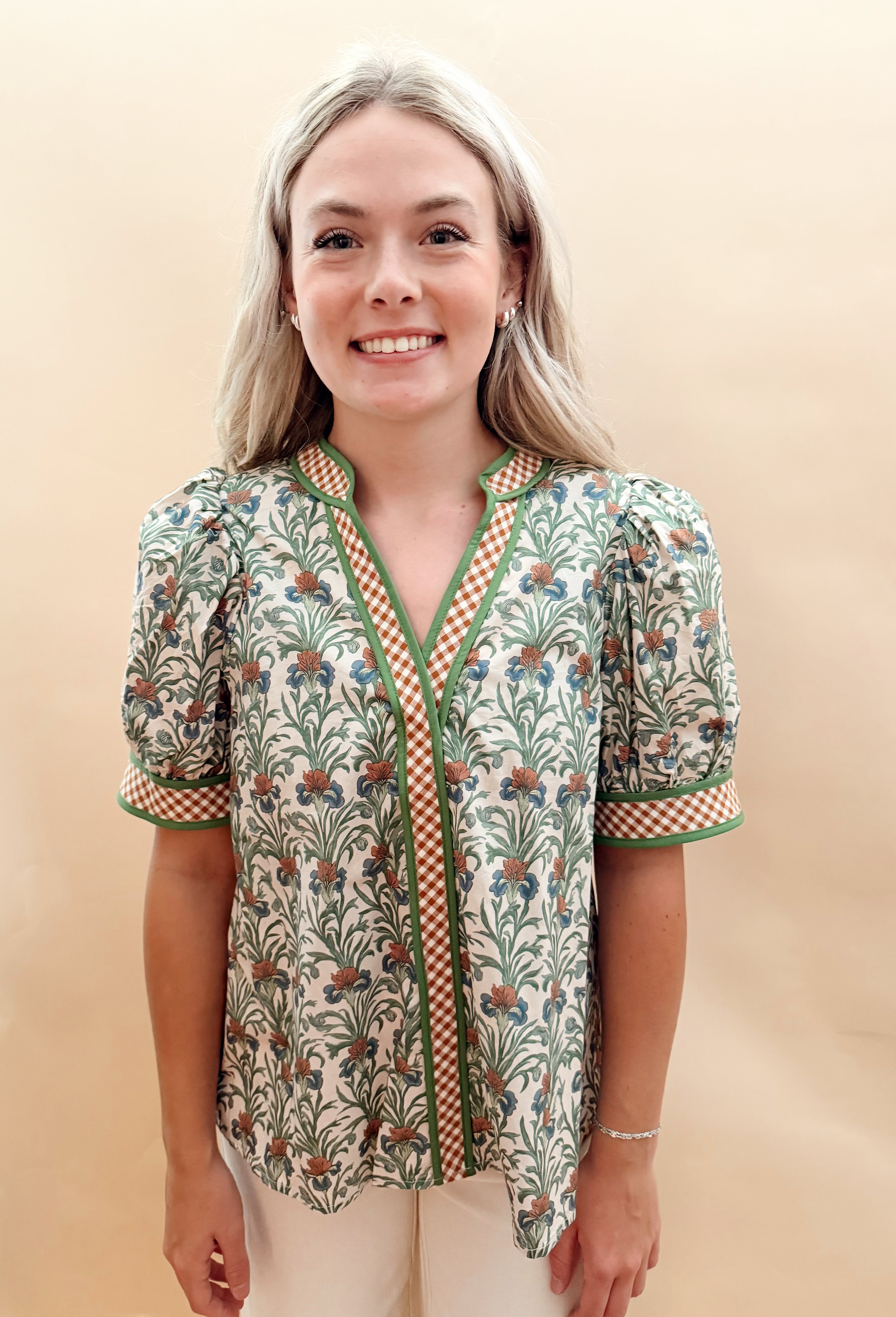 Short Sleeve vneck floral blouse