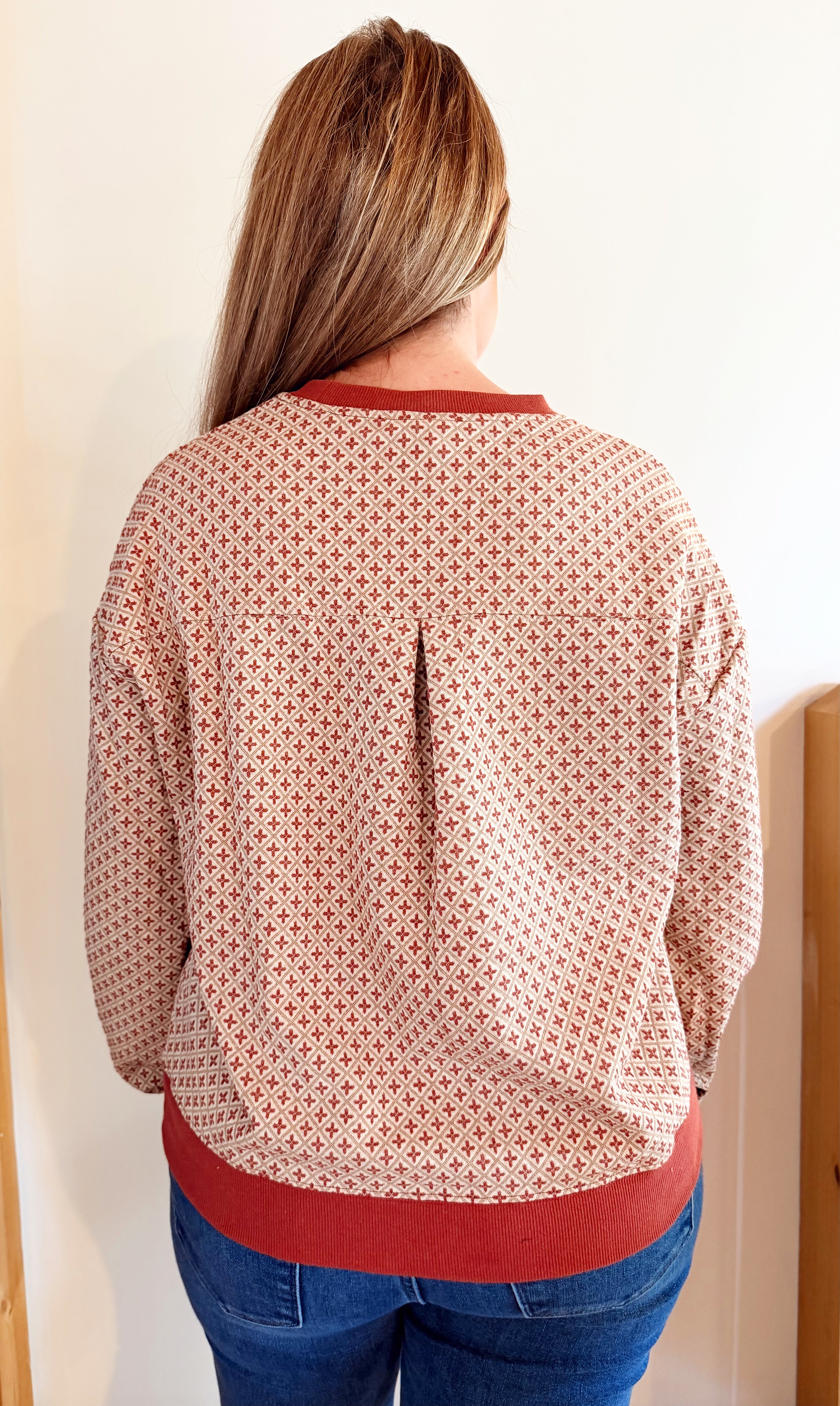 Printed crewneck long sleeve top