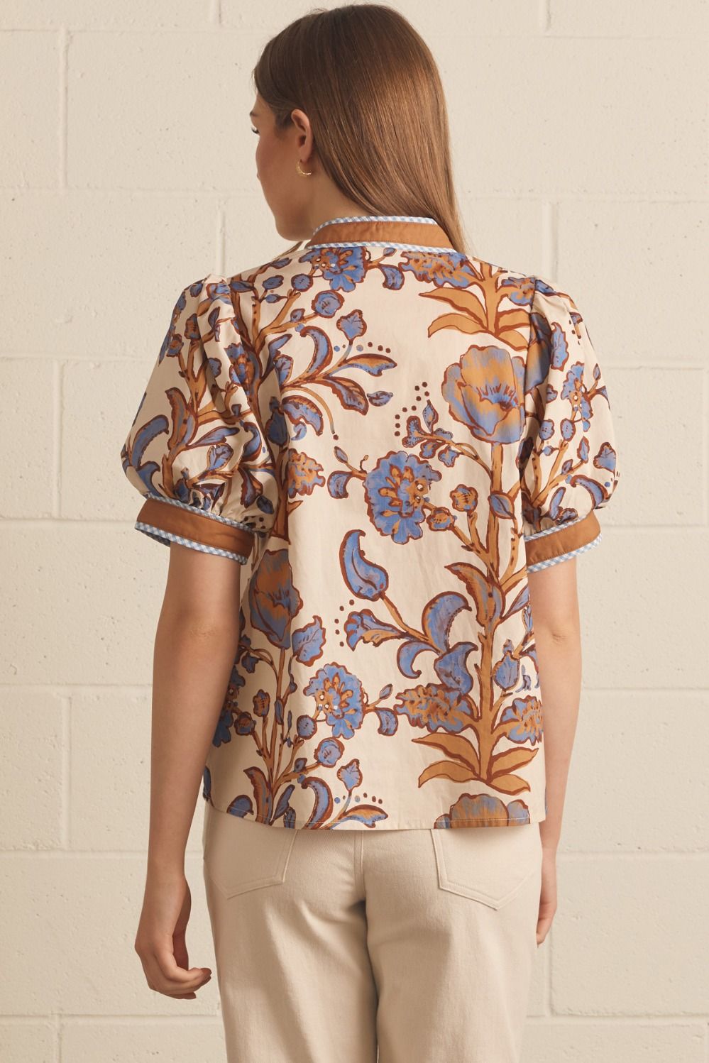Short sleeve buttoned blouse