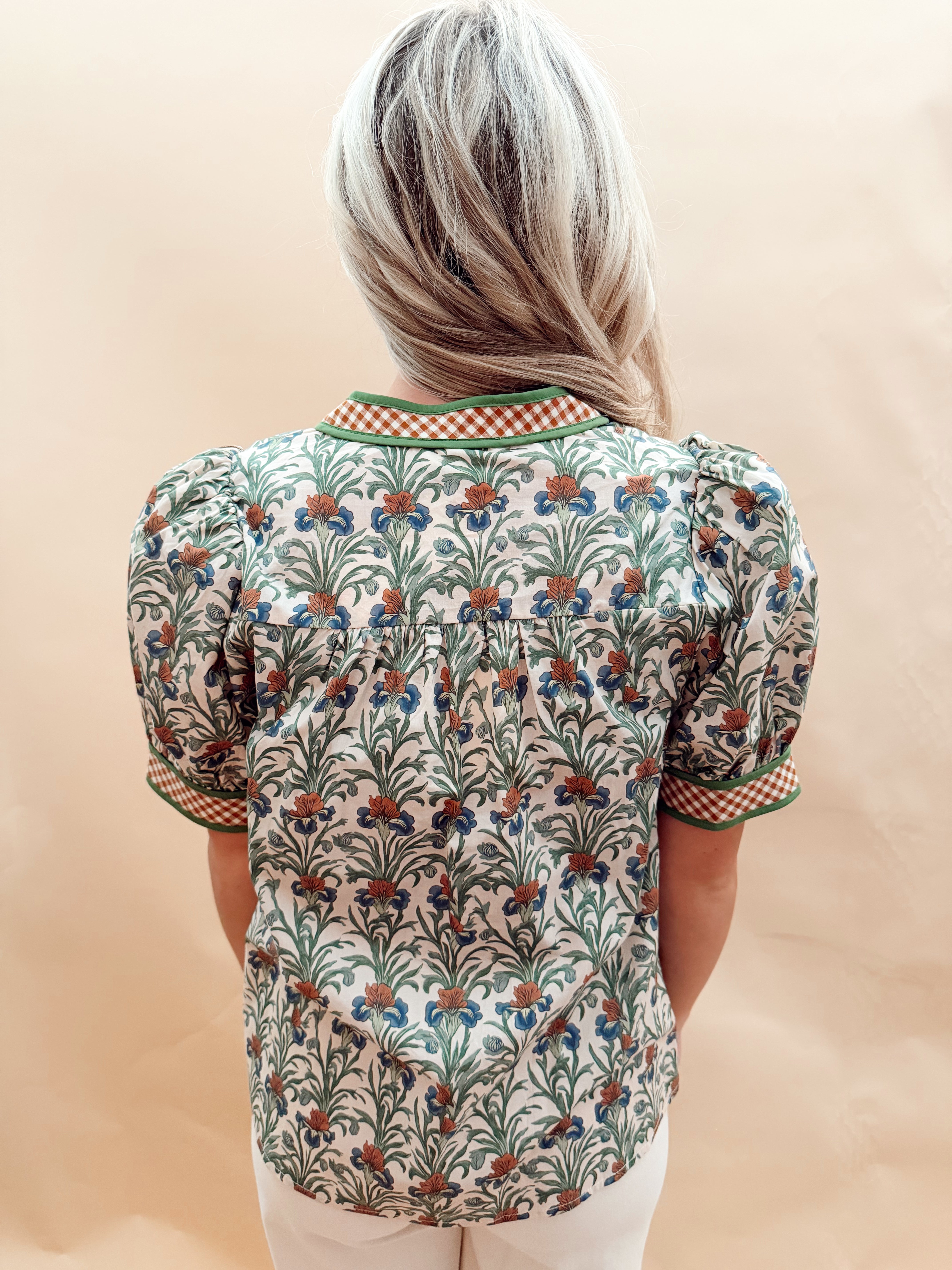 Short Sleeve vneck floral blouse