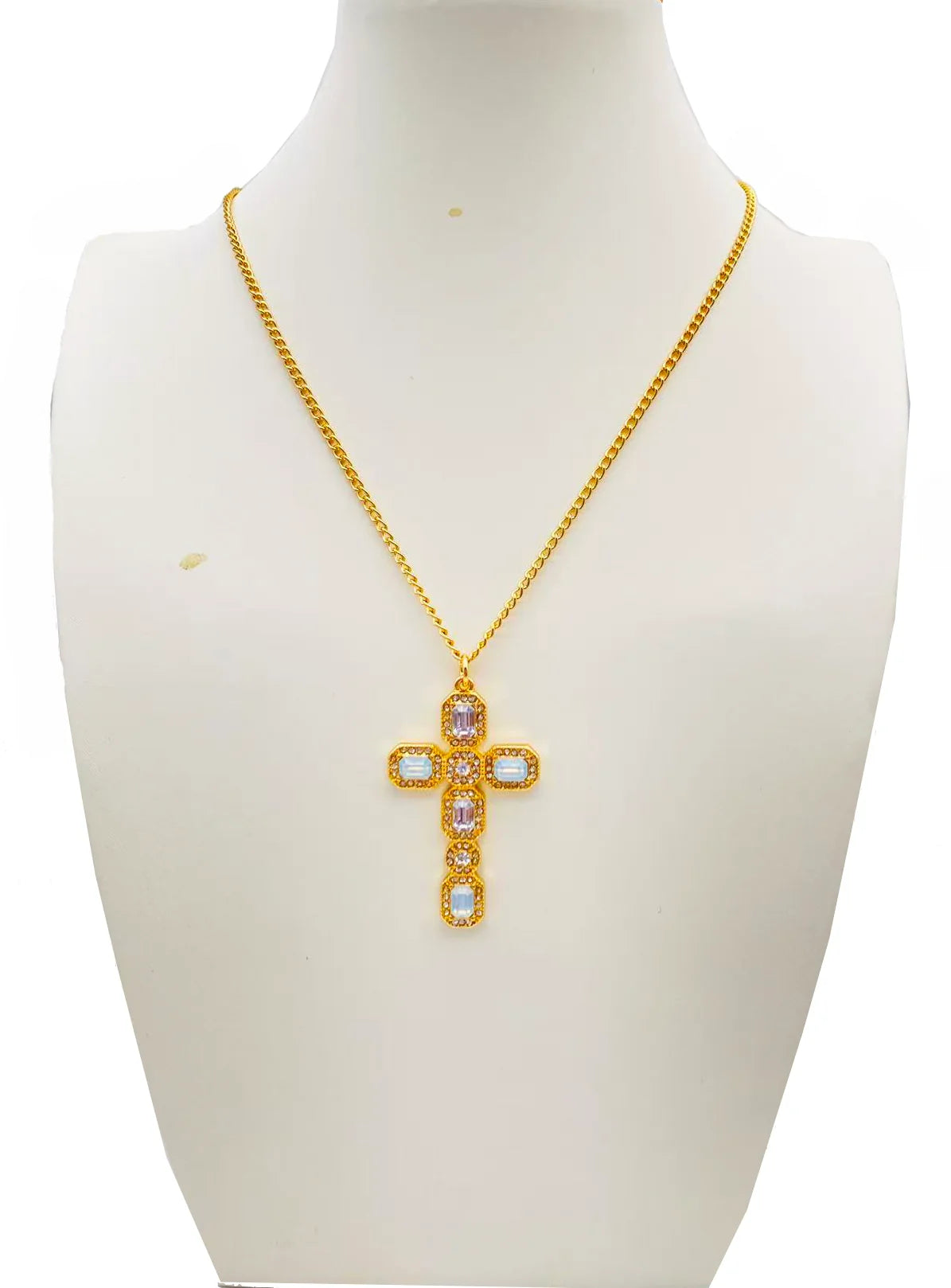 Cross pendant necklace