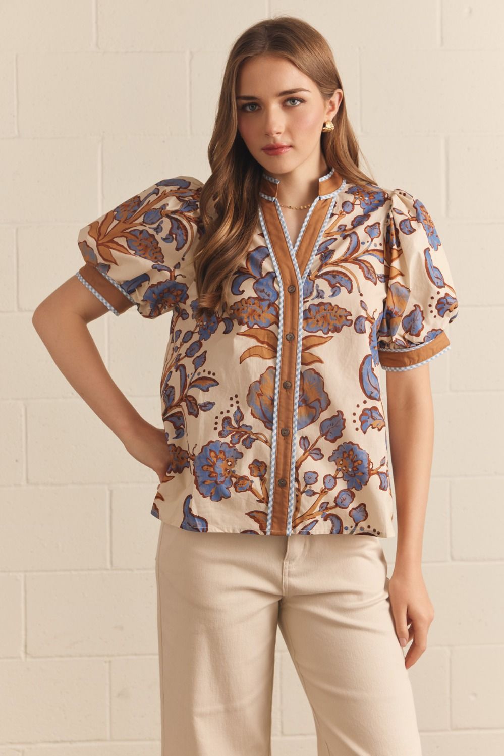 Short sleeve buttoned blouse