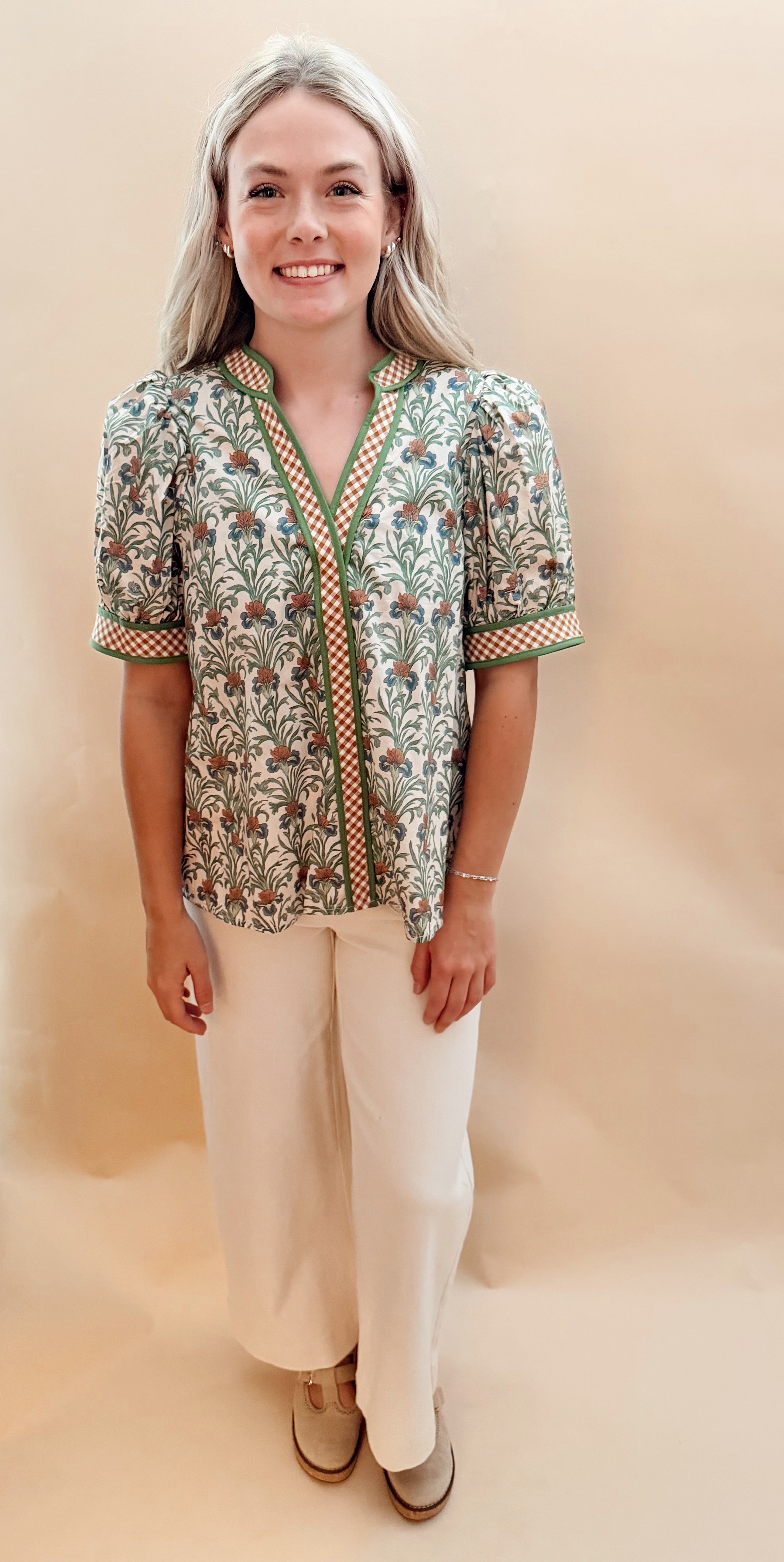 Short Sleeve vneck floral blouse