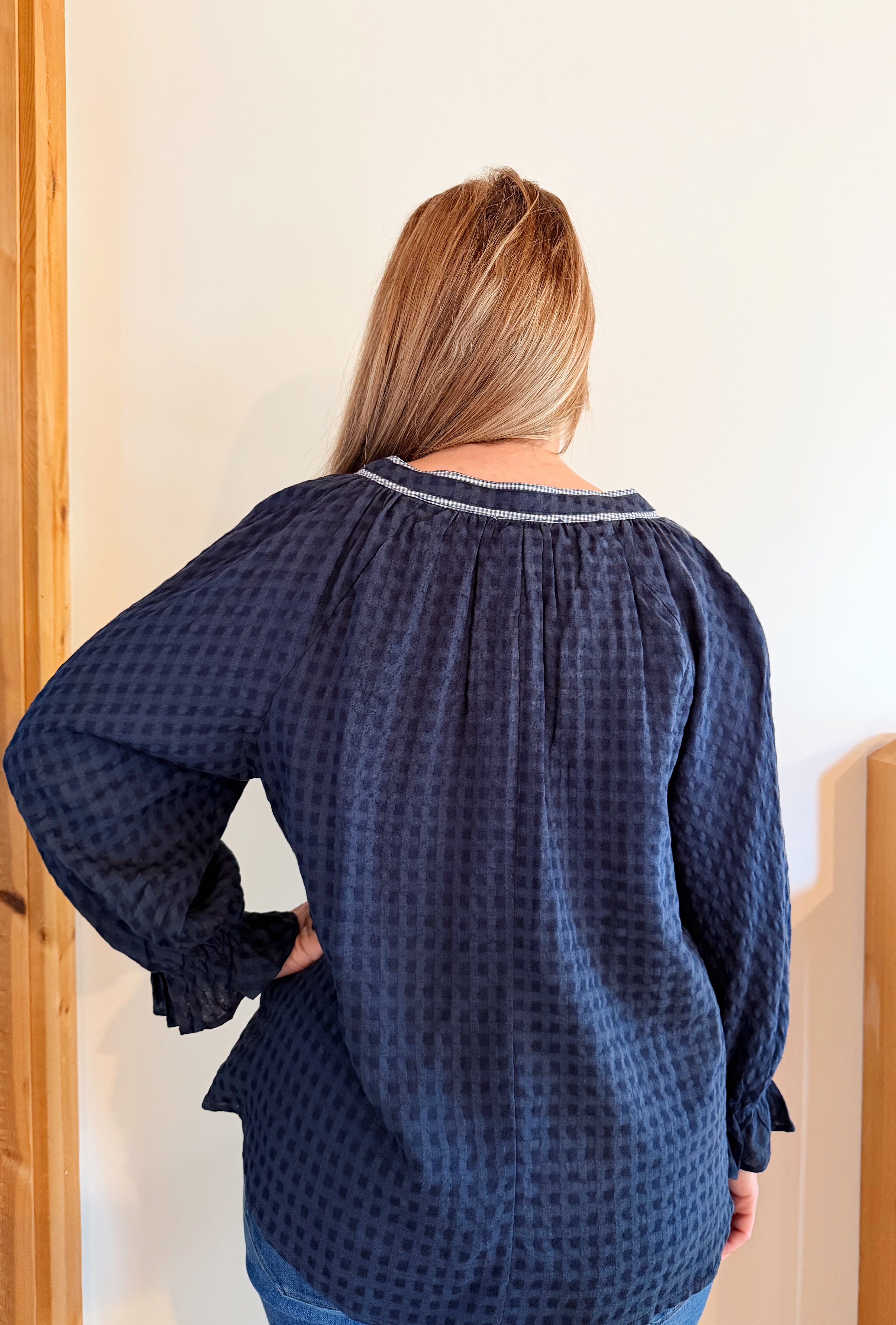 Long sleeve top contrast detail