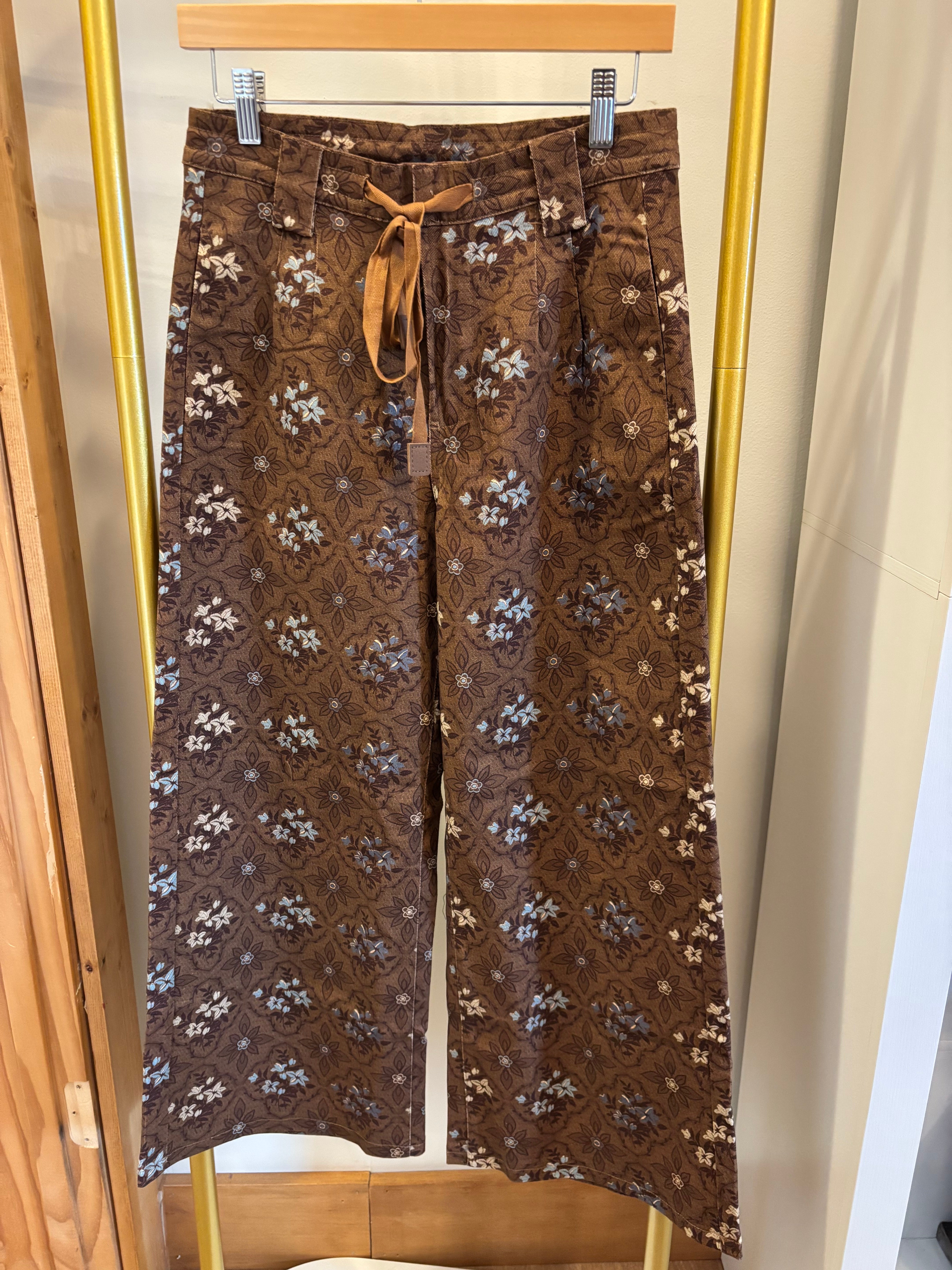 Wide leg pant with tie
