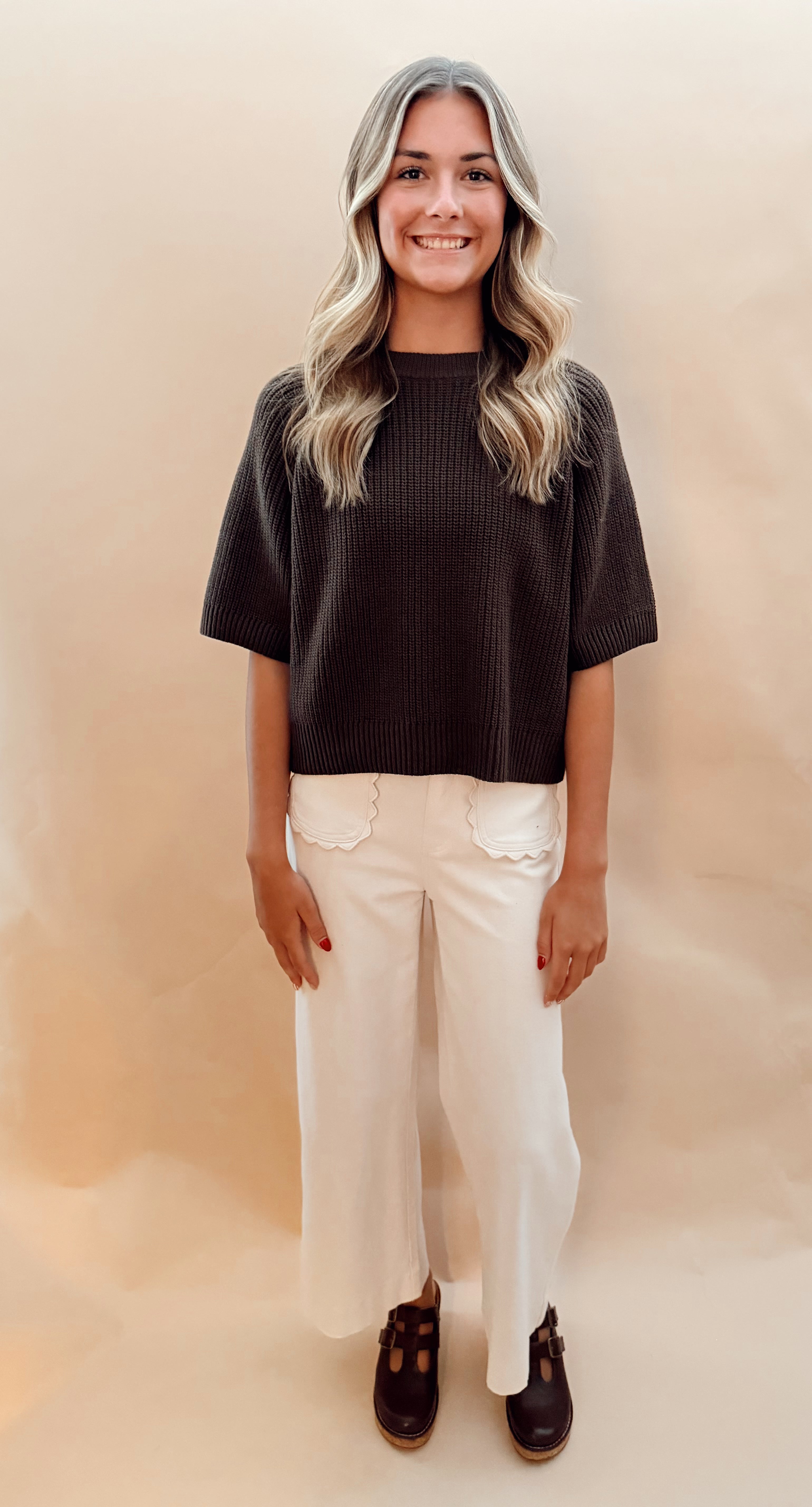 Wide leg pant with scalloped trim pocket