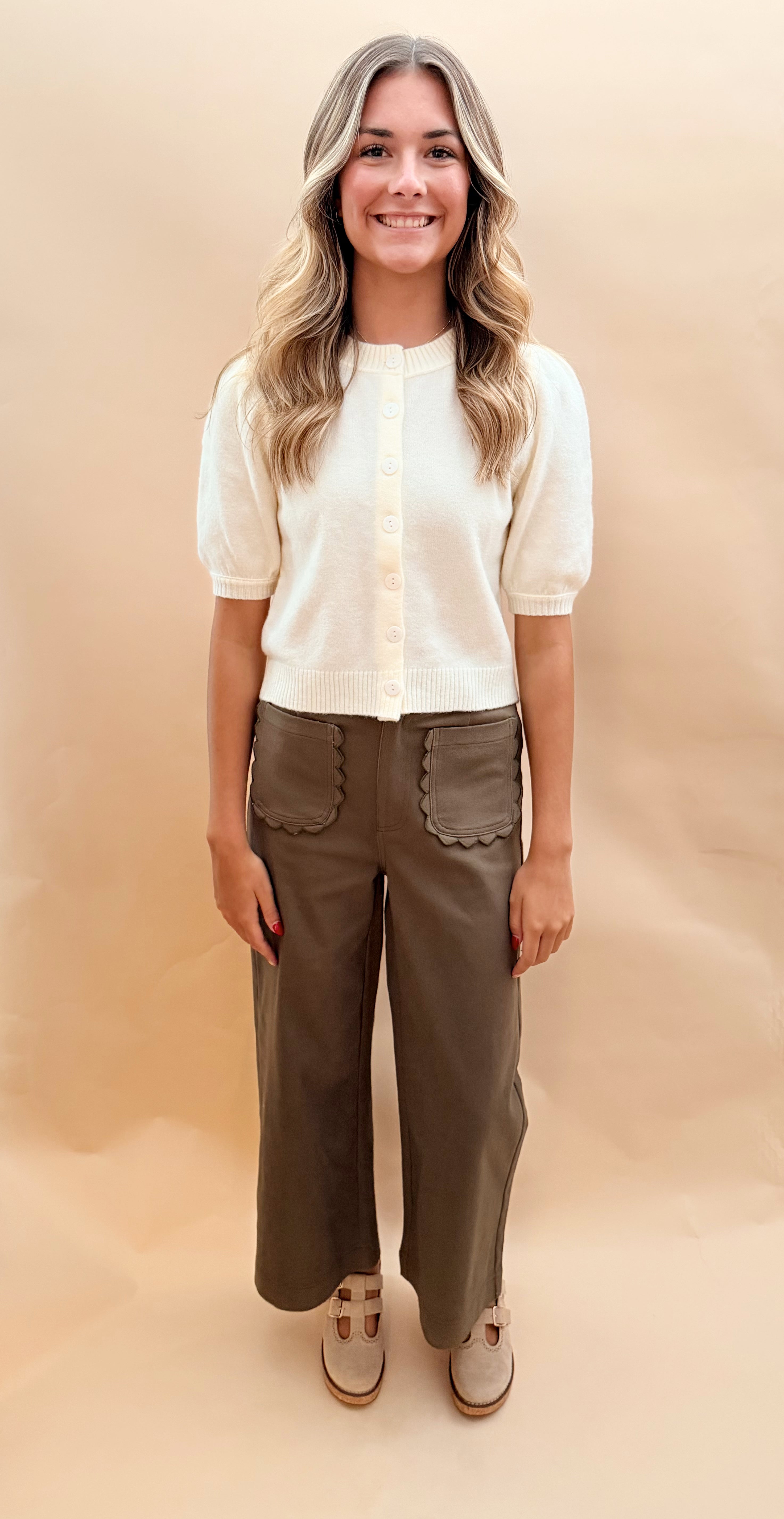 Wide leg pant with scalloped trim pocket