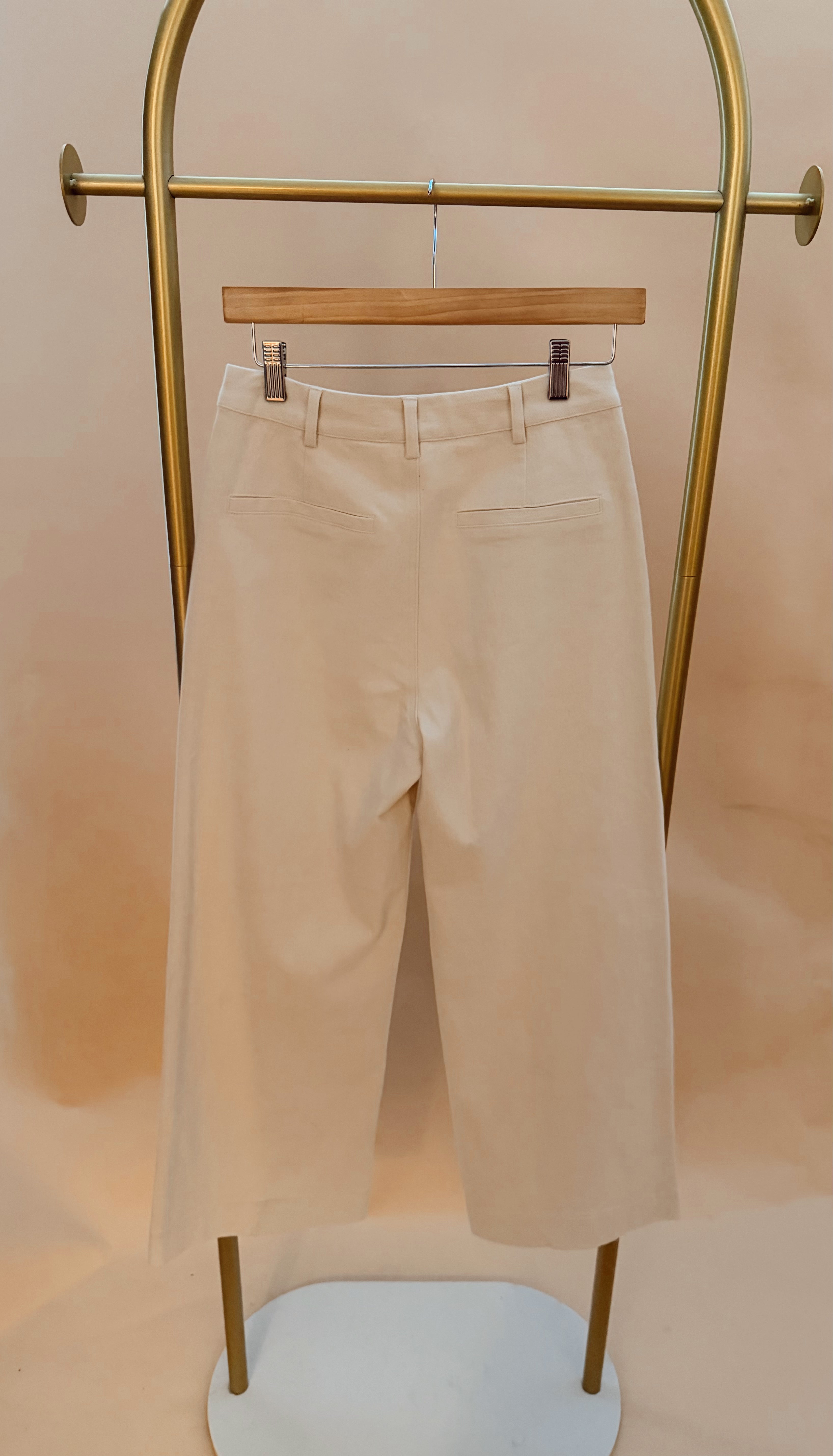 Wide leg pant with scalloped trim pocket