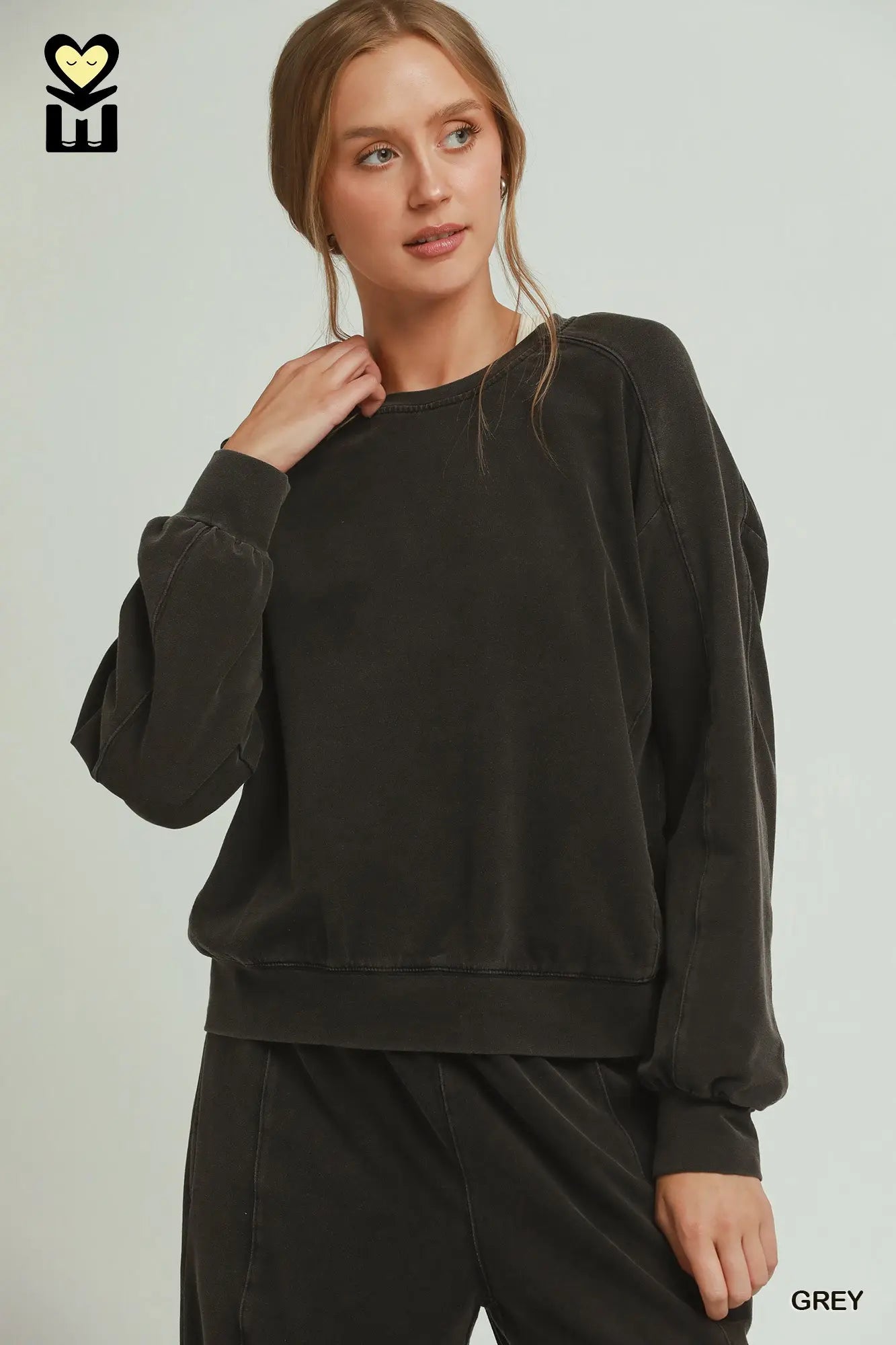 Washed crewneck pullover