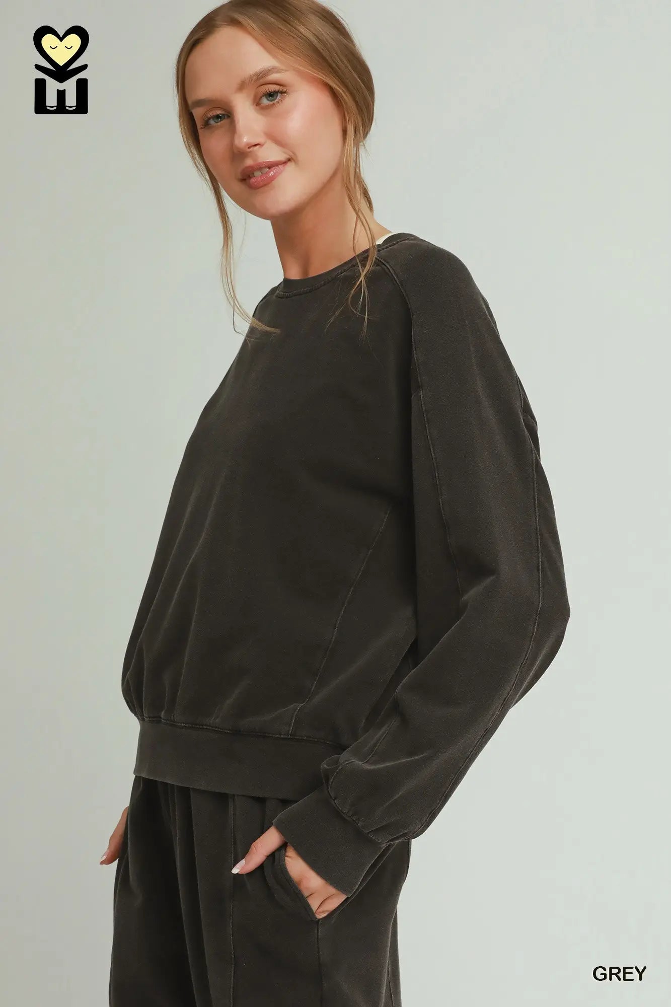 Washed crewneck pullover