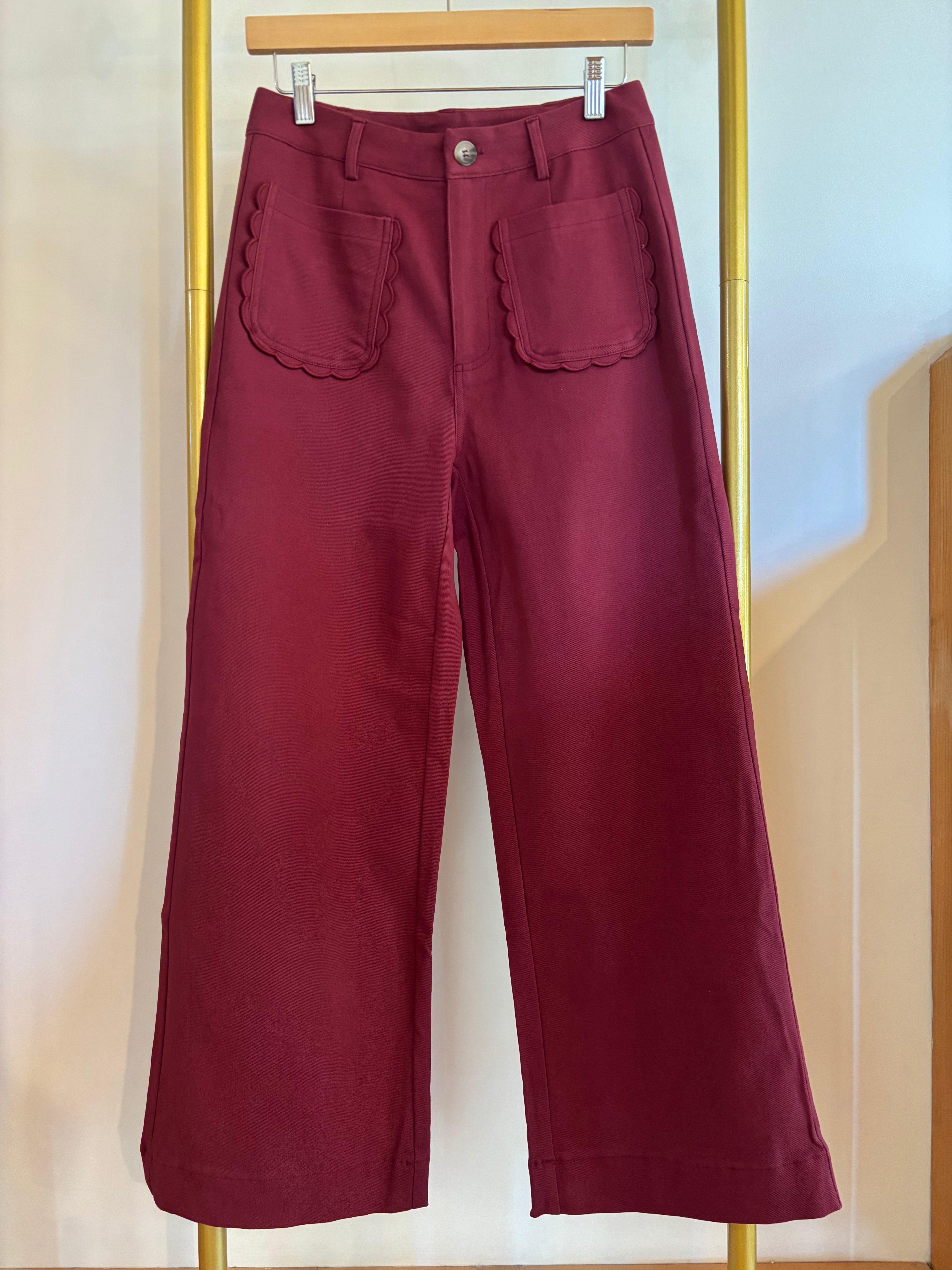 Wide leg pant with scalloped trim pocket