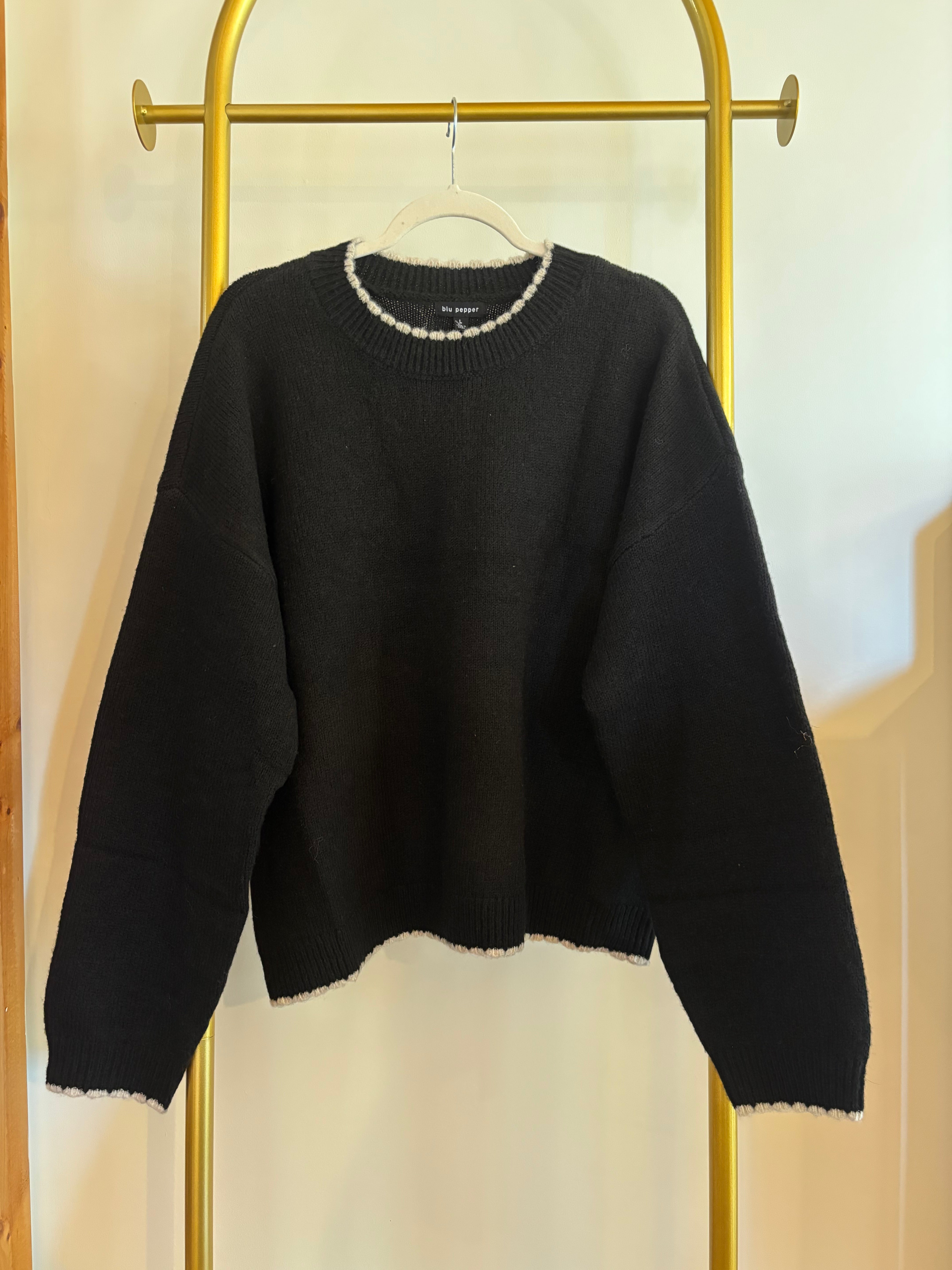 Contrast edge long sleeve pullover